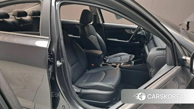 Kia The New K3 2nd generation 2022 Серый из Кореи, фото 3