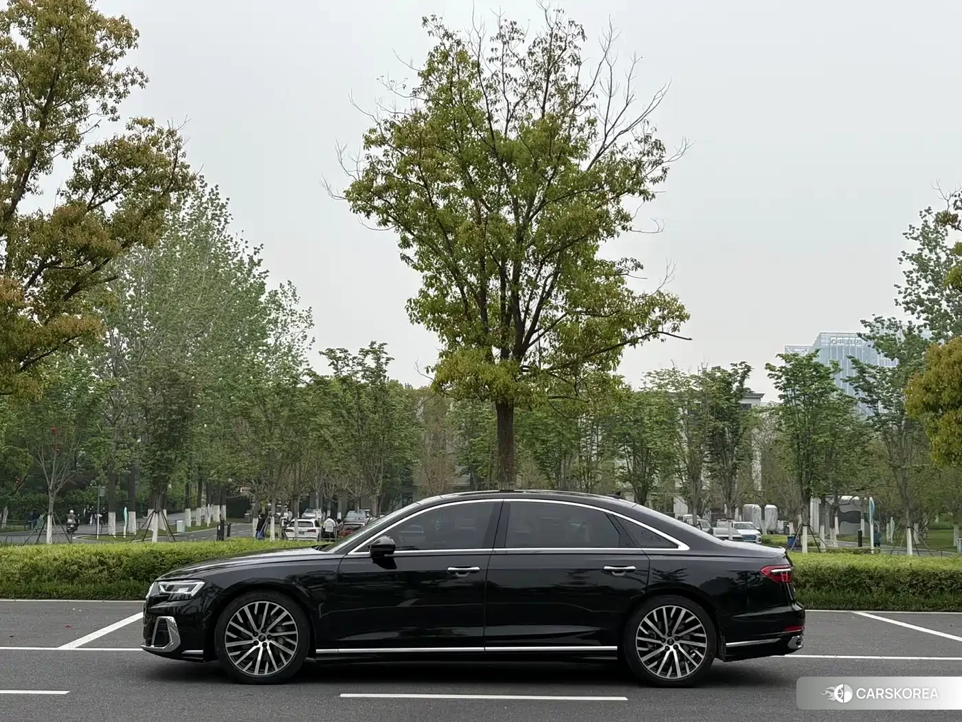 Audi A8 2023 Черный из Китая, фото 3