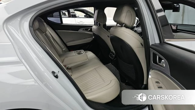 Genesis The New G70 2021 Светло-серебряный цвет из Кореи, фото 3