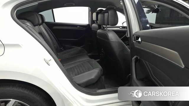 Volkswagen Passat GT (B8) 2022 Белый из Кореи, фото 3