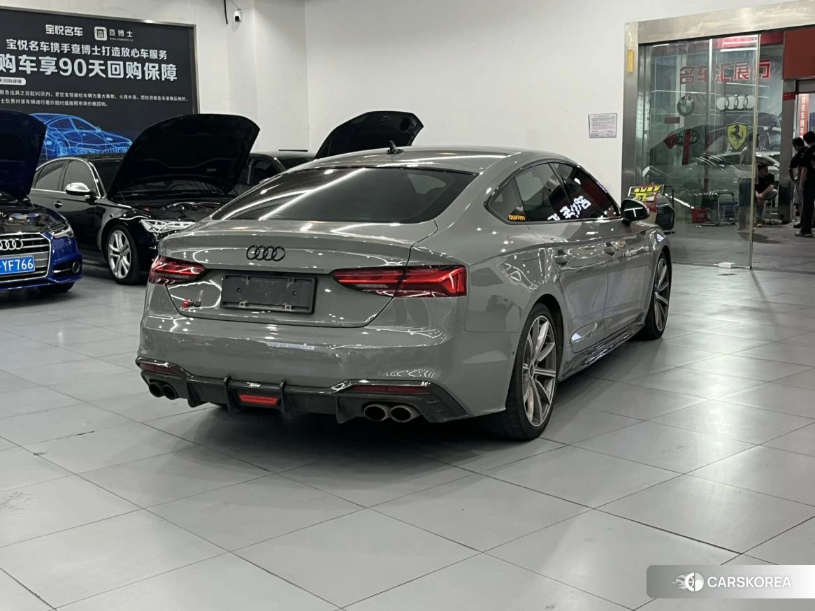 Audi S5 2021 Темно-серый из Китая, фото 3