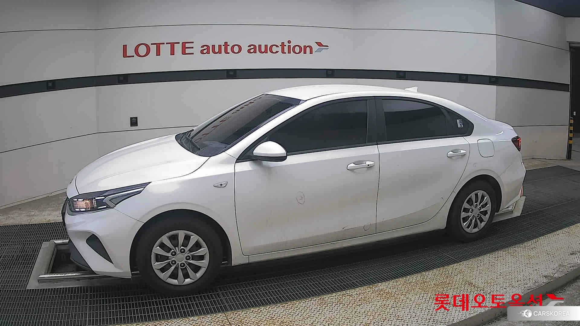 Kia K3 2022 Snow White Pearl из Кореи, фото 3