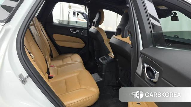 Volvo XC60 second Generation 2018 Белый из Кореи, фото 3