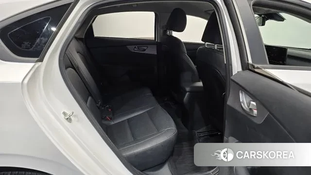 Kia The New K3 2nd generation 2021 Белый из Кореи, фото 3