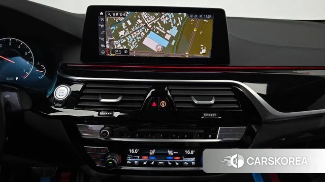 BMW 5 Series (G30) 2019 Белый из Кореи, фото 3