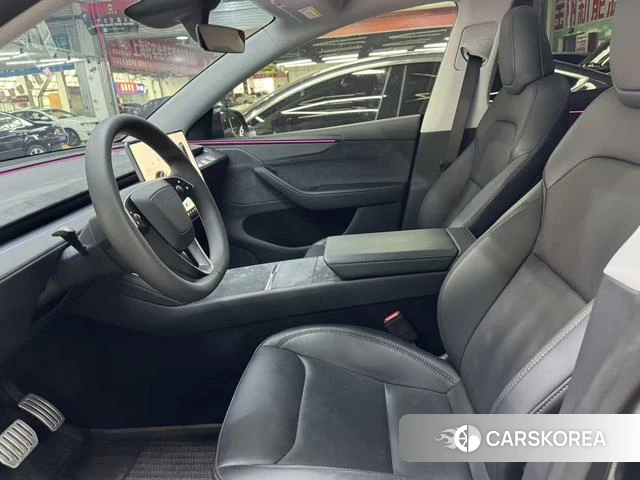 Tesla Model Y 2025 Черный из Китая, фото 3