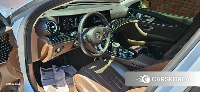 Mercedes-Benz E-Class W213 2018 Серебристо-серый из Кореи, фото 3