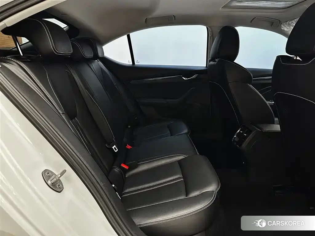 Skoda Octavia 2024 Белый из Китая, фото 4