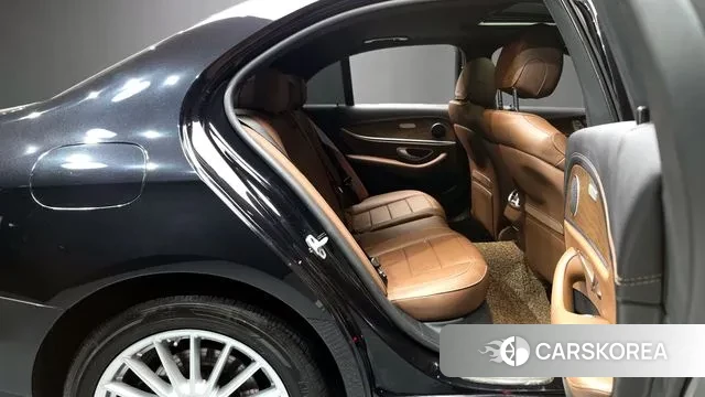 Mercedes-Benz E-Class W213 2021 Черный из Кореи, фото 3