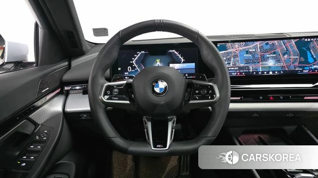 BMW 5 Series (G60) 2024 Серебристо-серый из Кореи, фото 3