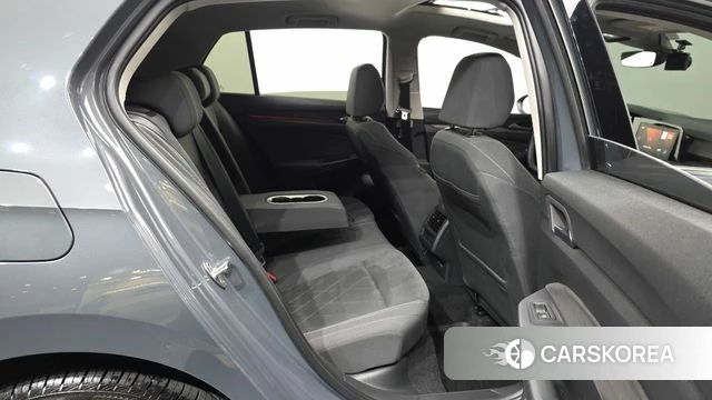 Volkswagen Golf 8th Generation 2023 Серый из Кореи, фото 3