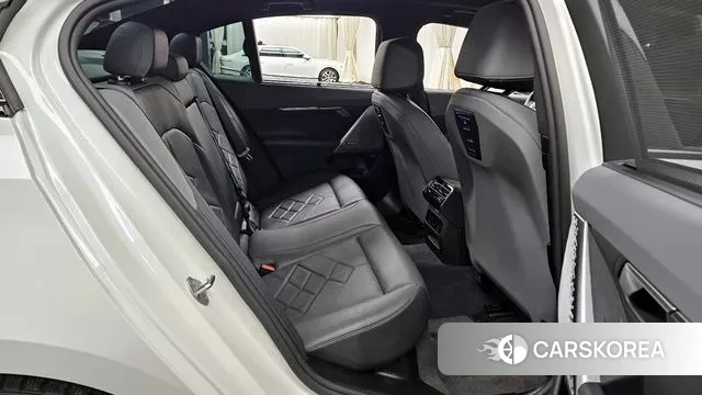 BMW 5 Series (G60) 2024 Белый из Кореи, фото 3