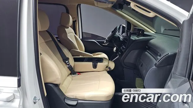 Hyundai Staria 2023 Белый из Кореи, фото 3