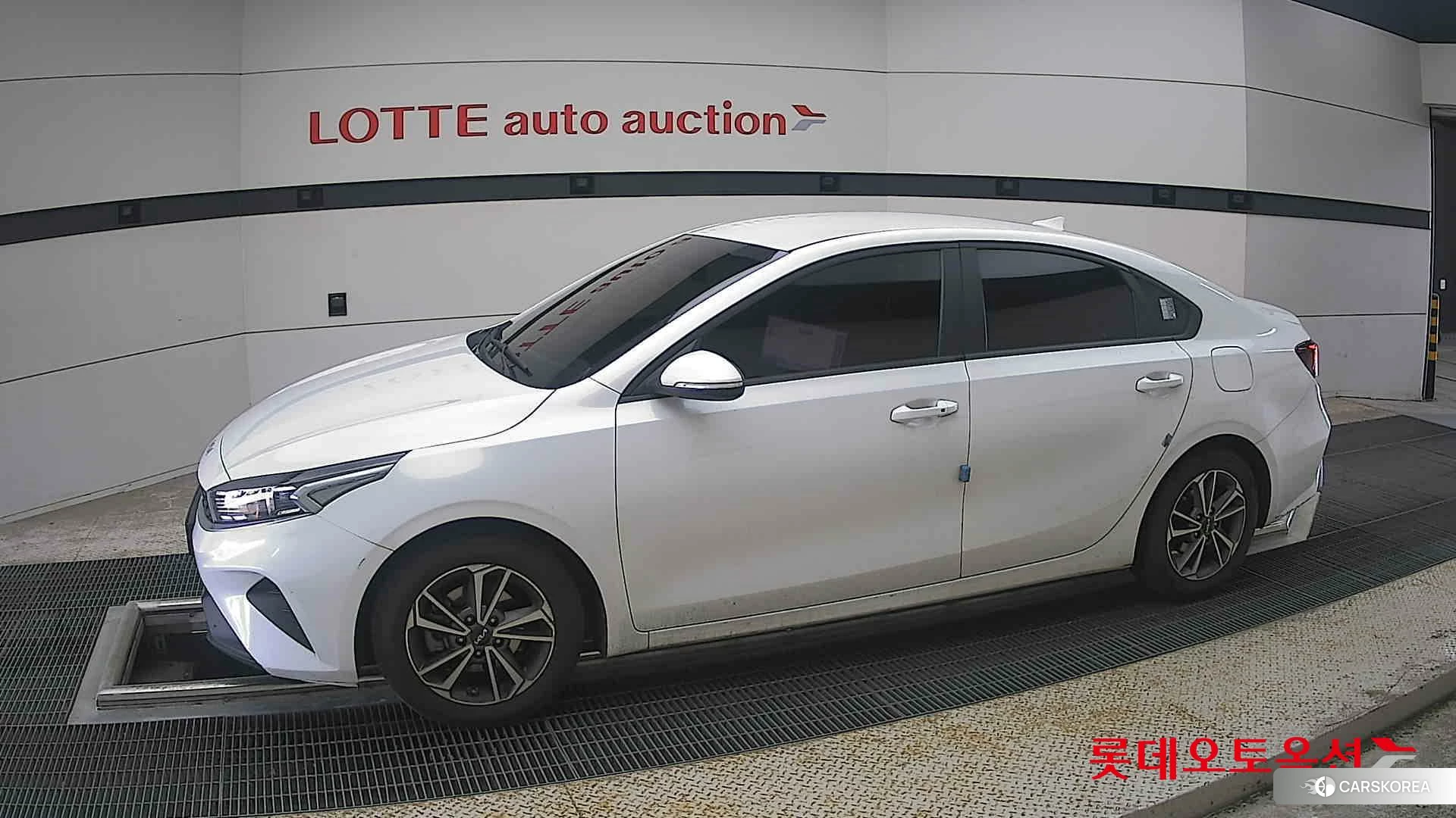 Kia K3 2022 Snow White Pearl из Кореи, фото 3