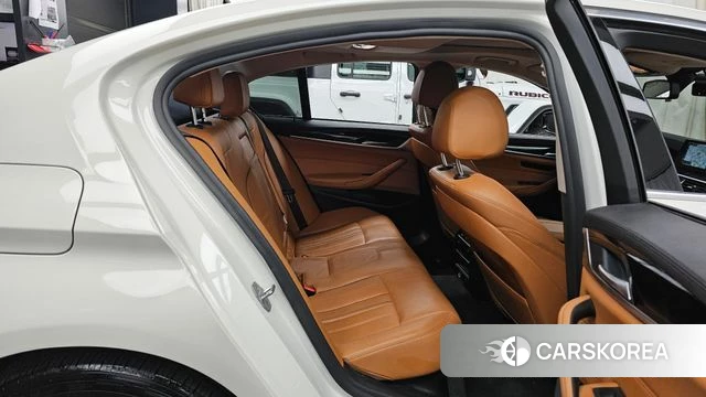 BMW 5 Series (G30) 2018 Белый из Кореи, фото 3
