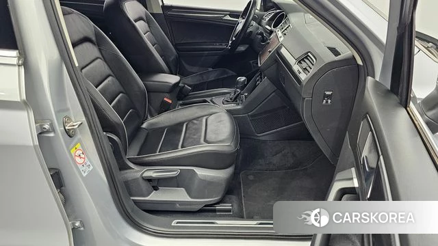 Volkswagen Tiguan second Generation 2018 Серебряный из Кореи, фото 3