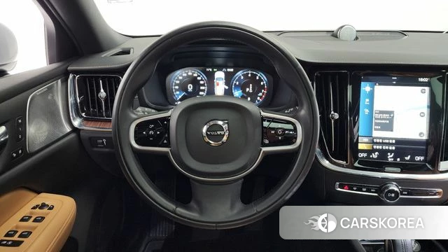 Volvo V60 Cross-Country 2nd Generation 2020 Серебряный из Кореи, фото 3