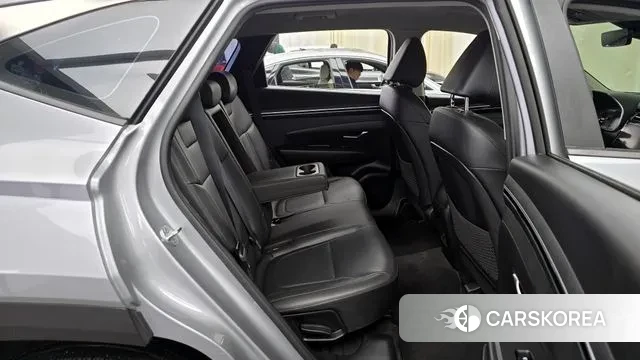 Hyundai Tucson (NX4) 2021 Серебристо-серый из Кореи, фото 3