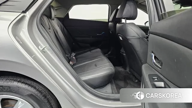 Hyundai Avante (CN7) 2021 Серебристо-серый из Кореи, фото 3