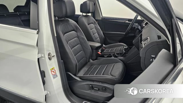 Volkswagen Tiguan second Generation 2022 Белый из Кореи, фото 3