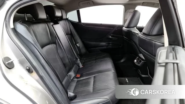 Lexus ES300h 7th generation 2018 Серебряный из Кореи, фото 3