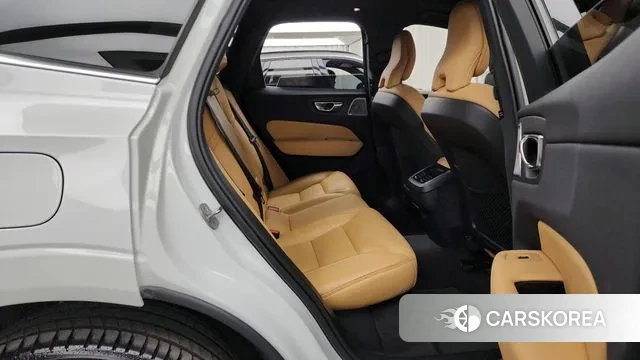 Volvo XC60 second Generation 2023 Белый из Кореи, фото 3