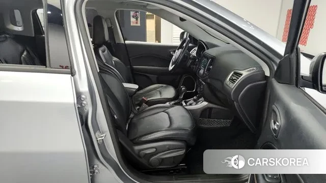 Jeep Compass 2nd Generation 2018 Серебряный из Кореи, фото 3