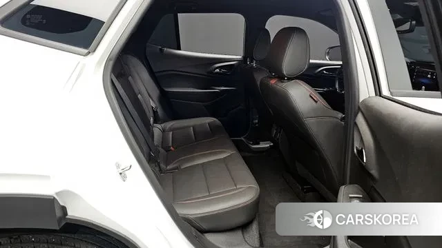 Chevrolet (GM Daewoo) Trax Crossover 2023 Белый из Кореи, фото 3