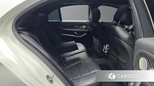 Mercedes-Benz E-Class W213 2022 Белый из Кореи, фото 3