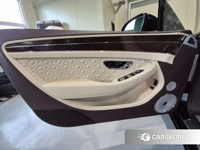 Bentley Continental GT 3rd Generation 2022 Черный из Кореи, фото 3