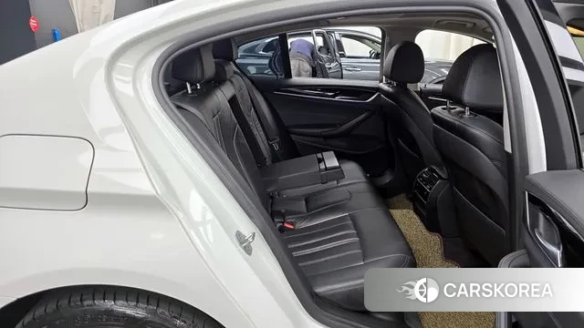 BMW 5 Series (G30) 2018 Белый из Кореи, фото 3