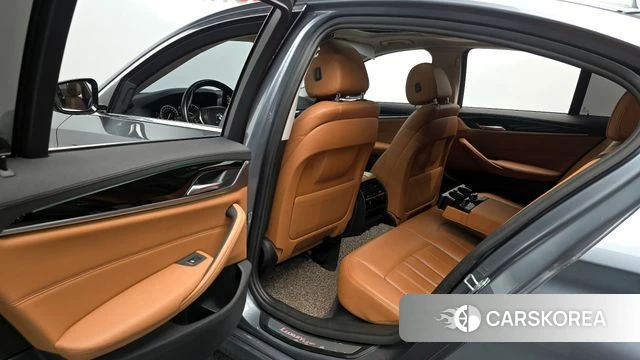 BMW 5 Series (G30) 2018 Серебряный из Кореи, фото 3