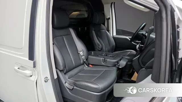 Hyundai Staria 2023 Белый из Кореи, фото 3