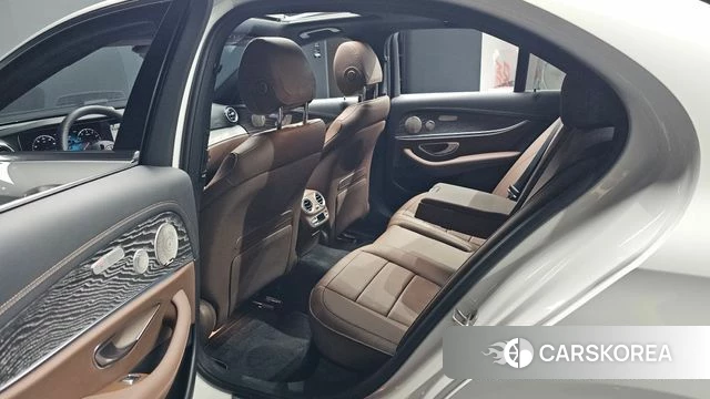 Mercedes-Benz E-Class W213 2023 Белый из Кореи, фото 3