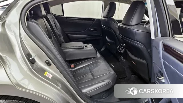 Lexus ES300h 7th generation 2018 Песочный из Кореи, фото 3