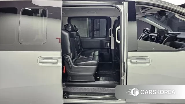 Hyundai Staria 2023 Серебряный из Кореи, фото 3