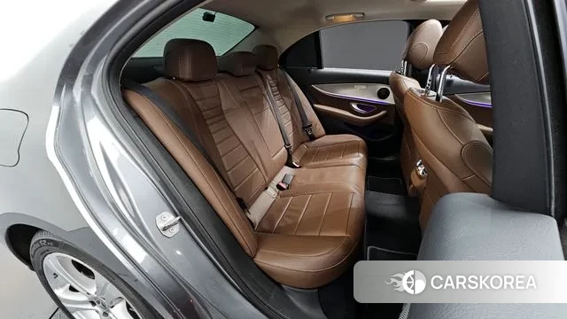 Mercedes-Benz E-Class W213 2018 Серый из Кореи, фото 3