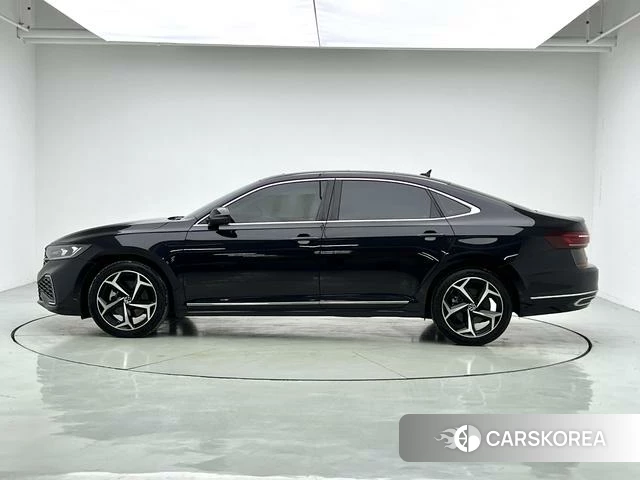 Volkswagen Passat 2023 Черный из Китая, фото 3