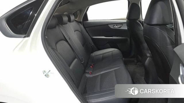 Kia The New K3 2nd generation 2022 Белый из Кореи, фото 3