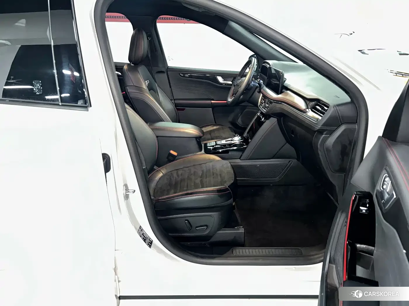 Ford Escape 2023 Silver/gray из Китая, фото 3