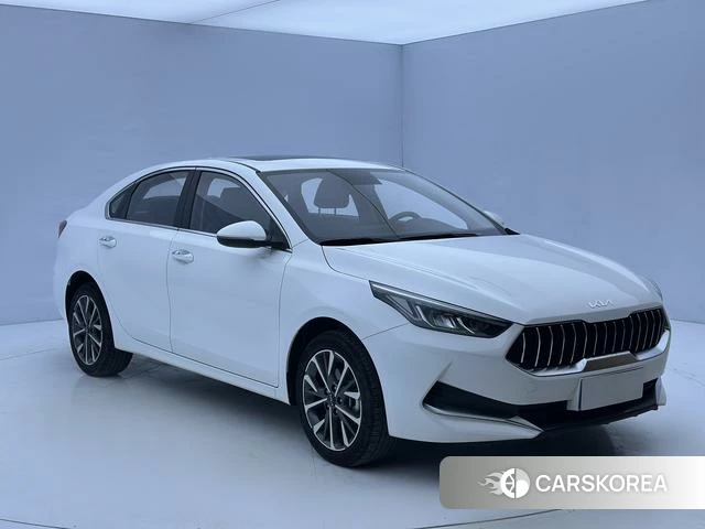 Kia K3 2023 Белый из Китая, фото 3
