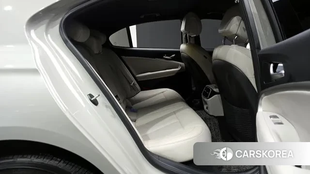 Genesis The New G70 Shooting Brake 2024 Серебристо-серый из Кореи, фото 3