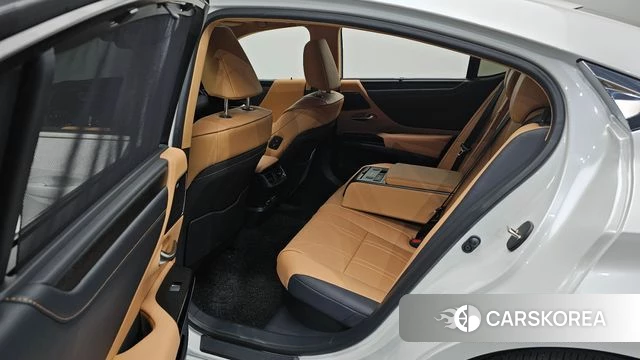 Lexus ES300h 7th generation 2026 Белый из Кореи, фото 3