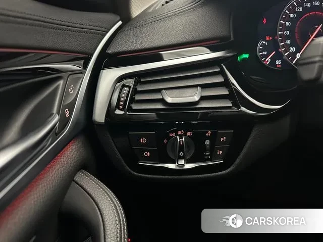 BMW 5 Series (G30) 2018 Белый из Кореи, фото 3