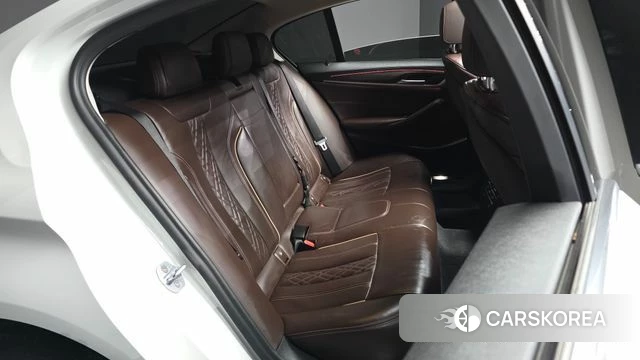 BMW 5 Series (G30) 2019 Белый из Кореи, фото 3