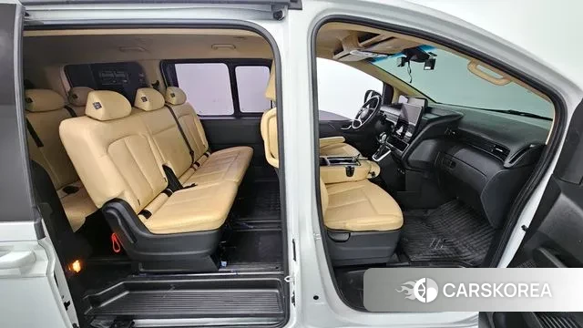 Hyundai Staria 2023 Белый из Кореи, фото 3