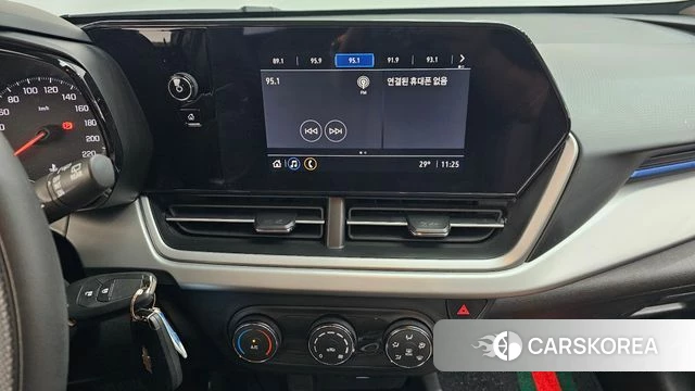 Chevrolet (GM Daewoo) Trax Crossover 2024 Черный из Кореи, фото 3