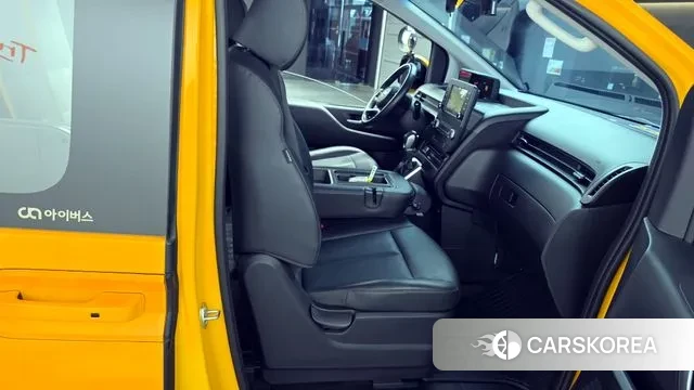 Hyundai Staria 2023 Желтый из Кореи, фото 3