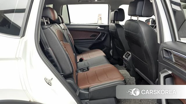 Volkswagen Tiguan Allspace 2023 Белый из Кореи, фото 3