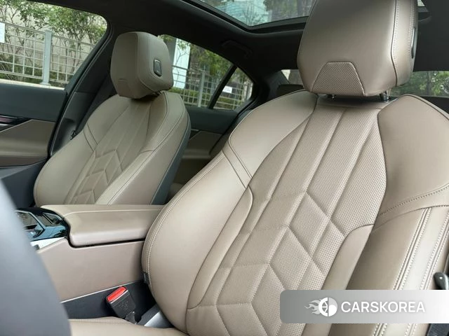 BMW 5 Series (G60) 2025 Черный из Кореи, фото 3